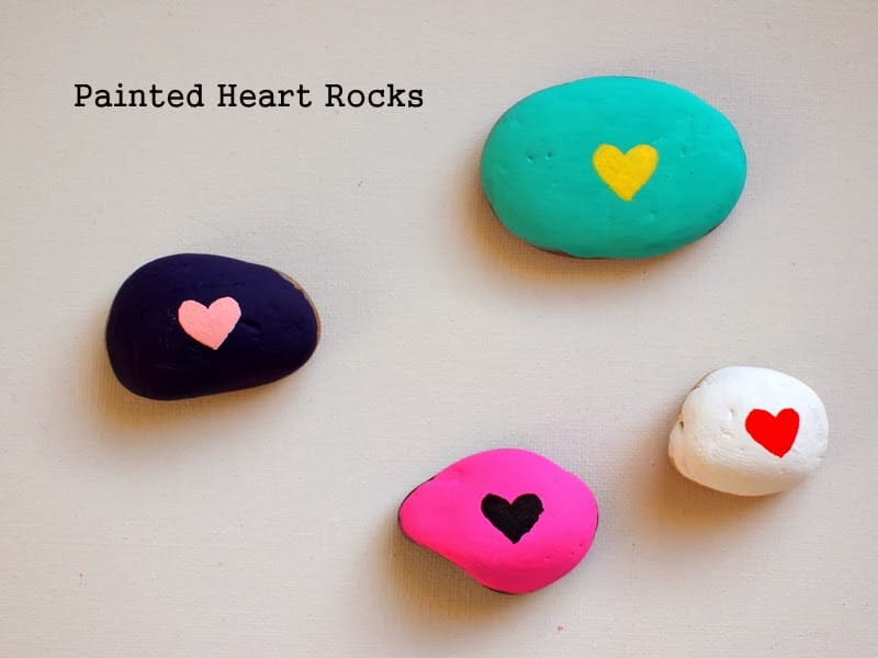 Pedras pintadas de coração