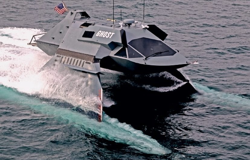 O barco furtivo GHOST pode navegar pelas ondas em alta velocidade.