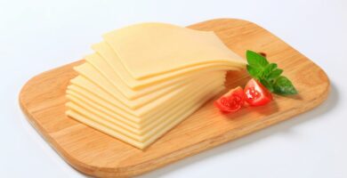 Você pode congelar fatias de queijo